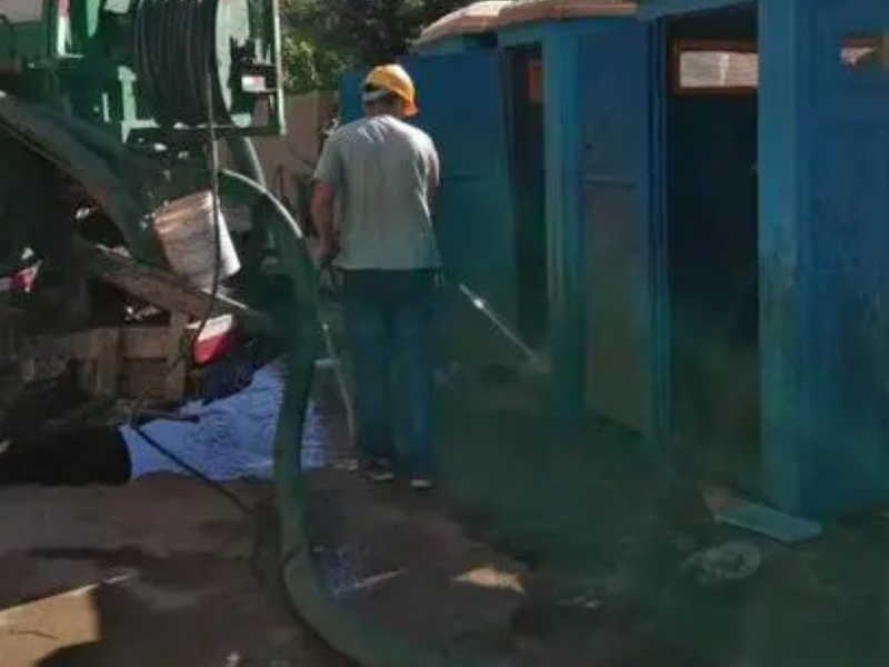 长乐高压清洗污水管道:清理化粪池